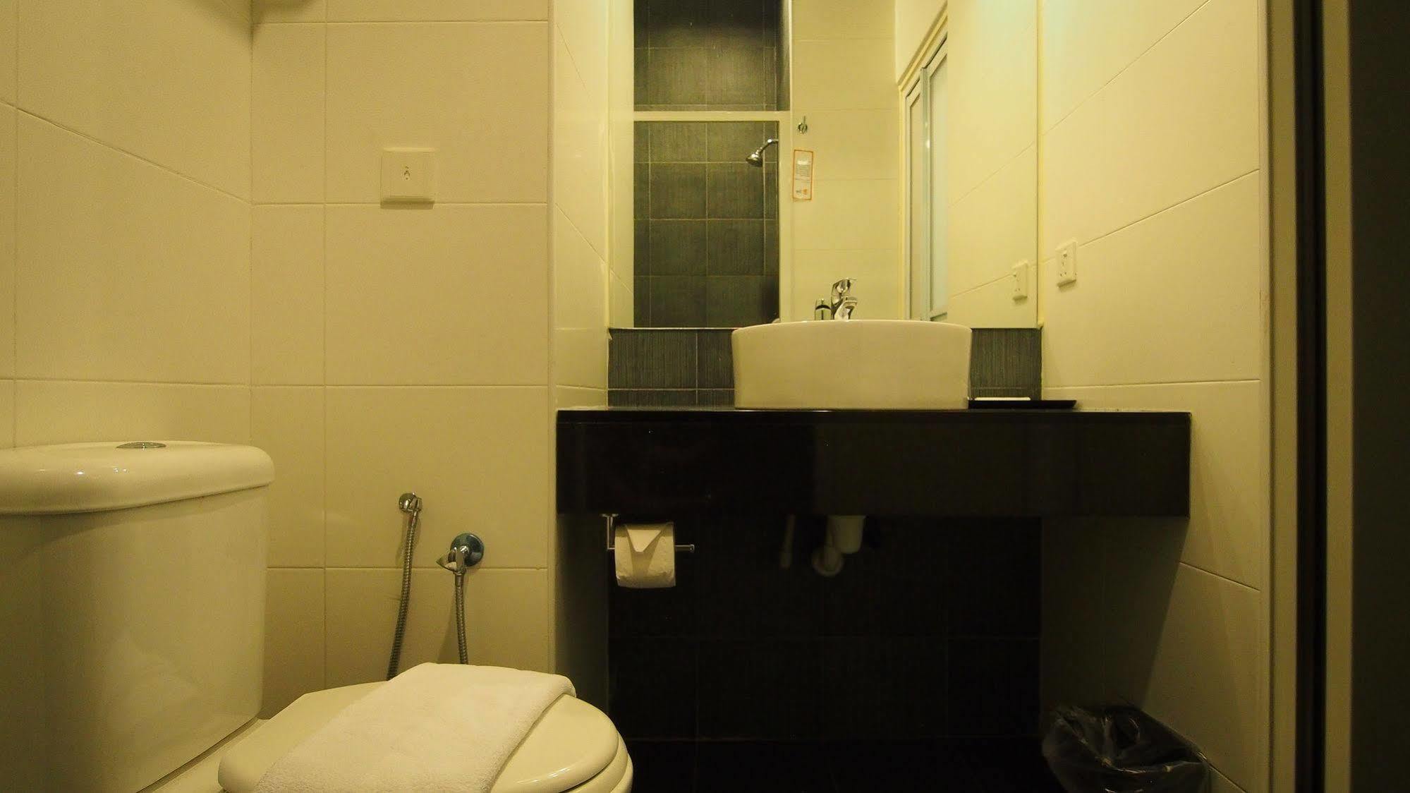G Inn George Town  Kültér fotó