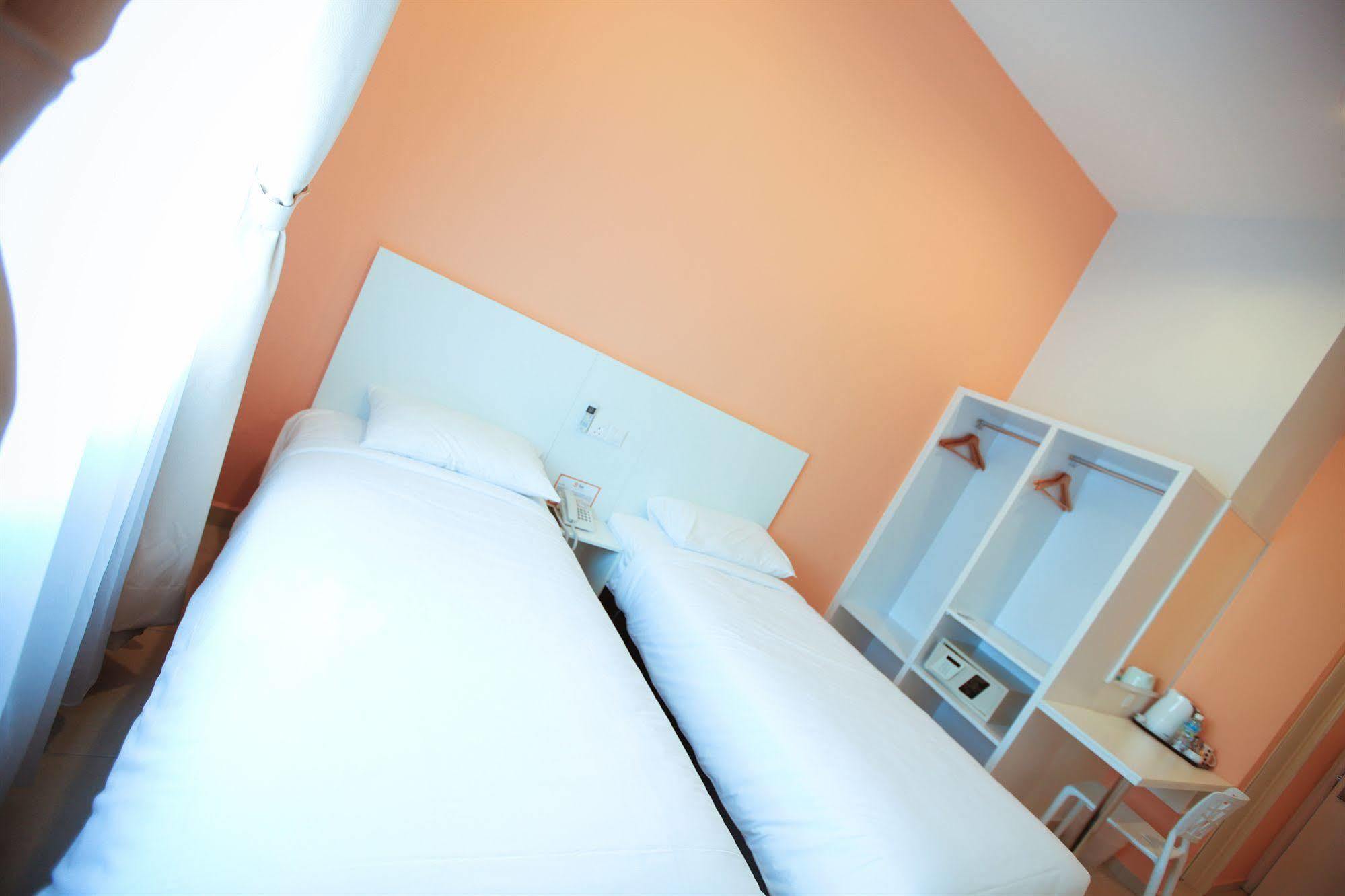 G Inn George Town  Kültér fotó